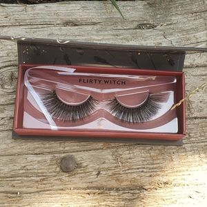 Hocus Pocus Flirty Witch Lashes